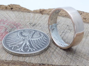 "Münzring aus 5 DM Silbermünze poliert personalisierbar"<br>wurde zur Wunschliste hinzugefügt
