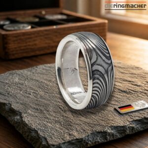 "Damast Ring 925 Silber gefasst | Handgefertigte Eheringe aus Damaststahl"<br>wurde zur Wunschliste hinzugefügt