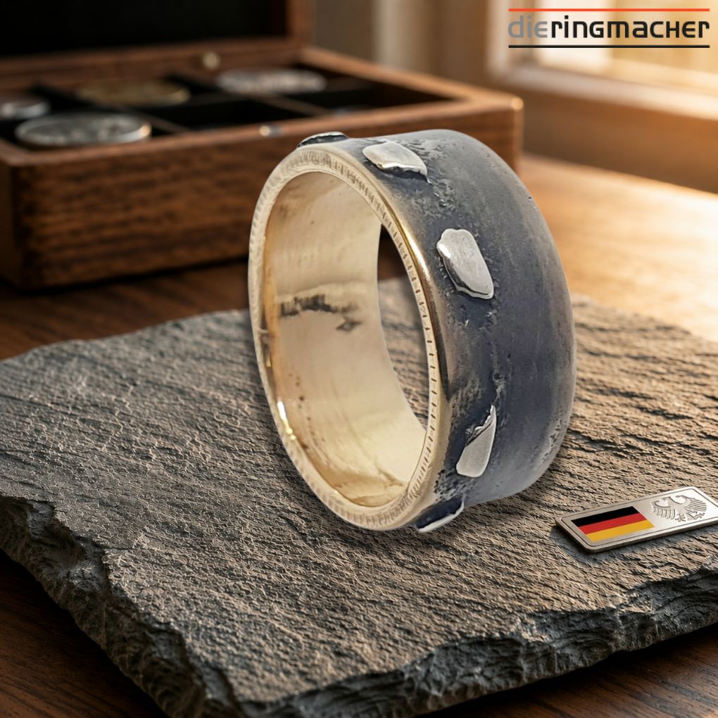 Silberring-in-Sandguss-und-18Karat-Teilvergoldung.